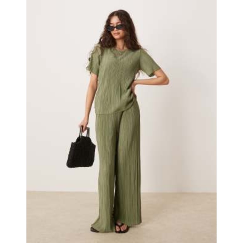 Vila plisse t-shirt and wide leg pants set in oil green