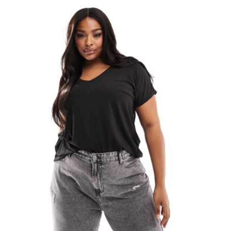 Vero Moda Curve v-neck t-shirt in black