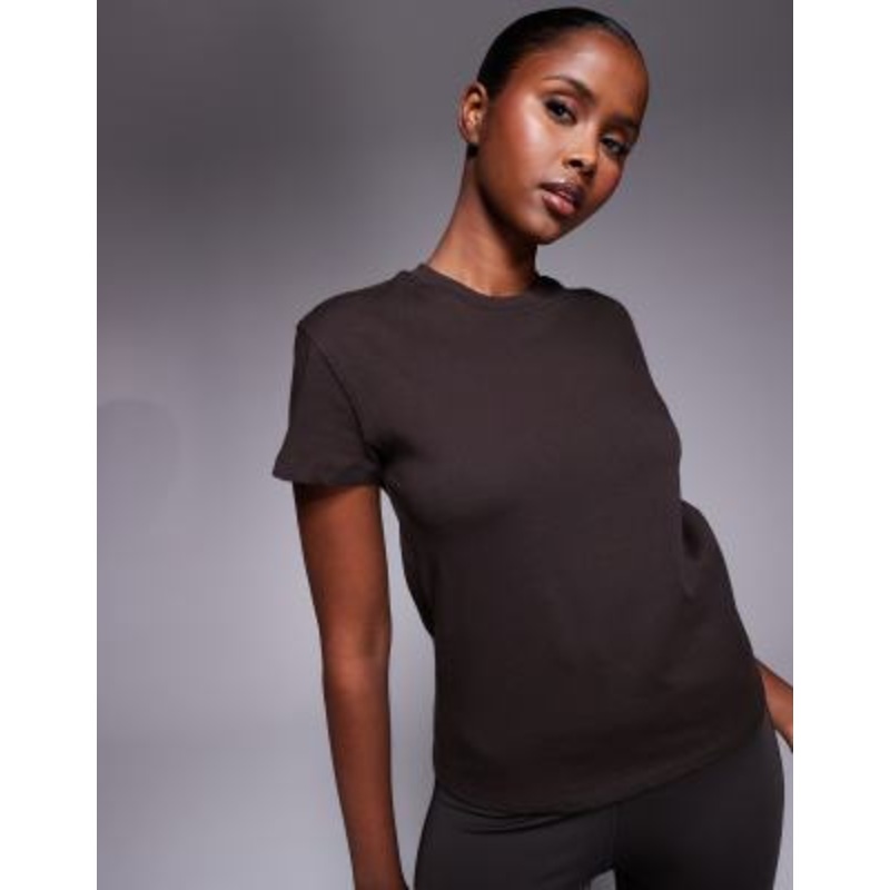 4505 Icon cotton boxy T-shirt with quick dry finish in chocolate