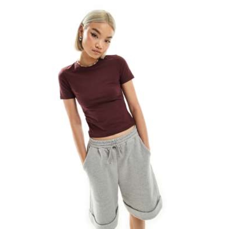 Weekday slim fit t-shirt in burgundy – exclusive to