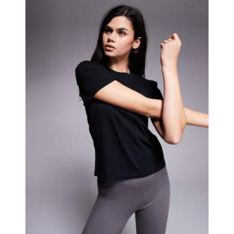 4505 Icon boxy fit cotton t-shirt with quick dry finish in black