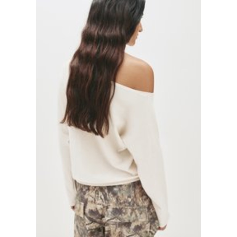 PULL&BEAR WITH AN ASYMMETRIC NECKLINE – Strickpullover – beige